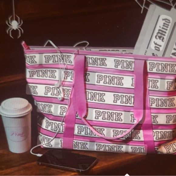 Victoria’s Secret PINK shoulder bag with zipper closure - Picture 1 of 3